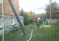 Strażacy ugasili pożar i ewakuowali mieszkańców w Kątach Rybackich