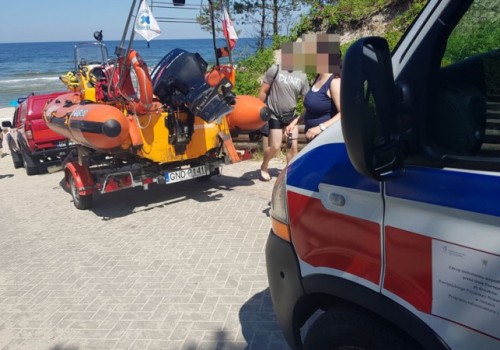 Trwa akcja ratunkowa na plaży w Sztutowie